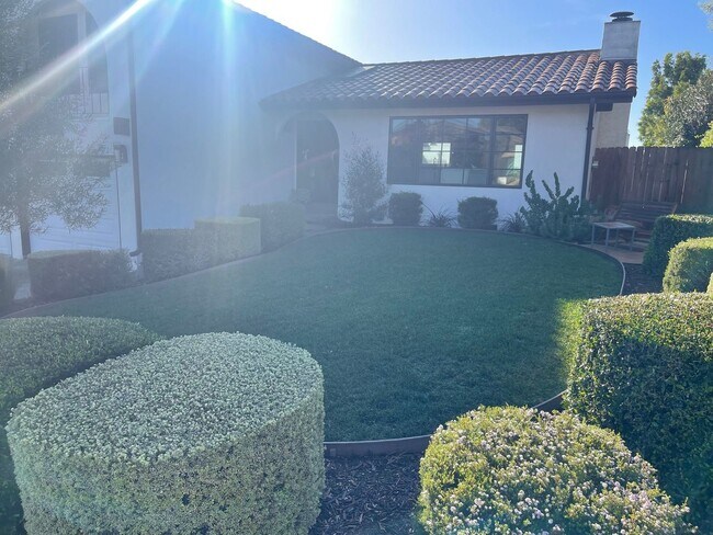 Foto del edificio - 817 Forest Glen Dr