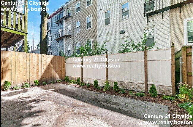Building Photo - 16 Lamson St