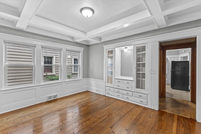 Building Photo - 1806 E Newberry Blvd