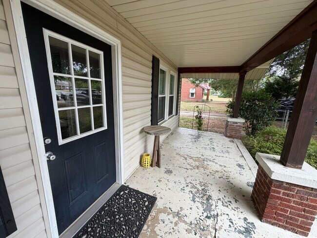Building Photo - 532 Middleton Dr