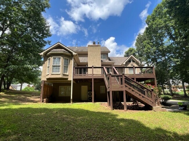 Building Photo - Beautiful Large Home