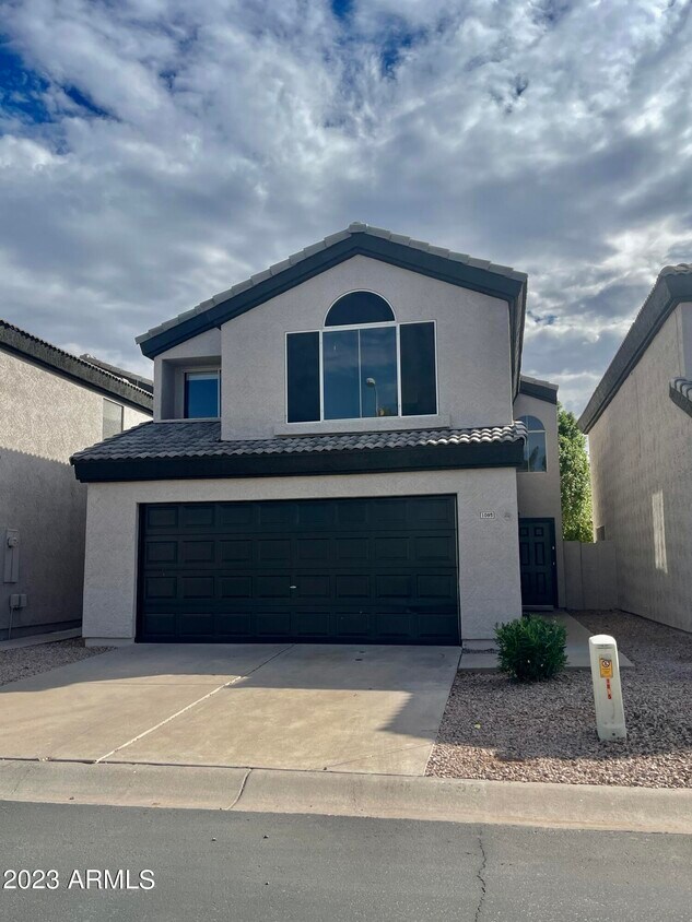 Foto principal - 1095 W Sandy Banks