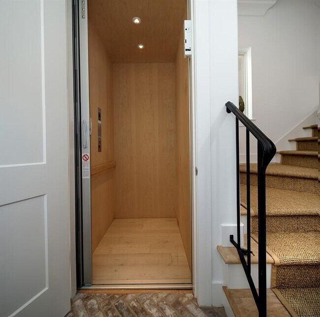 Building Photo - 15 Waterton Cove Pl