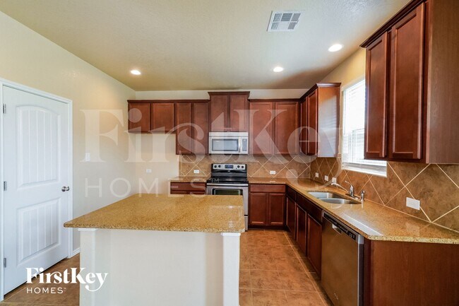 Foto del edificio - 2546 Just My Style