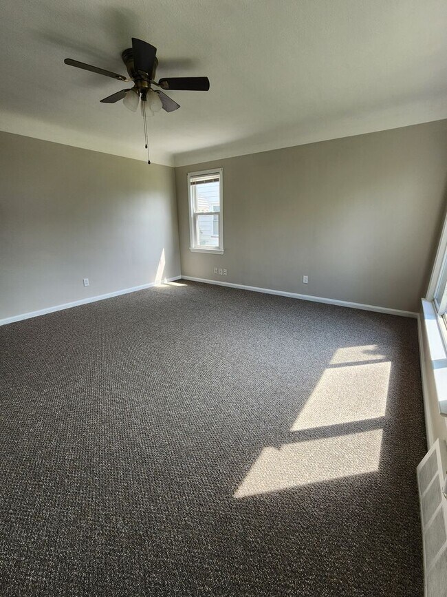 Building Photo - Gorgeous 3 Bedroom Home For Rent in Garfie...