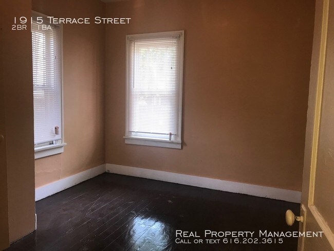 Foto del edificio - Nicely updated 2 bedroom bungalow style home