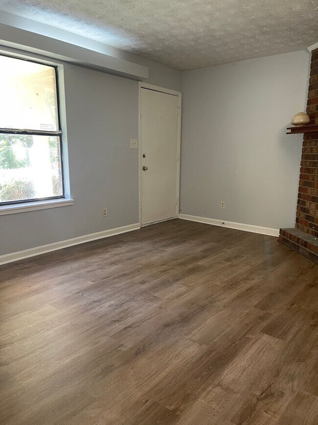 Building Photo - Oconee County Duplex - 2BR 1 Bath!  Availa...