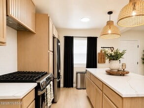 Building Photo - 12611 N Hendricks Dr