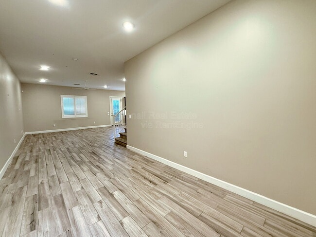 Building Photo - 8976 N 8th Dr