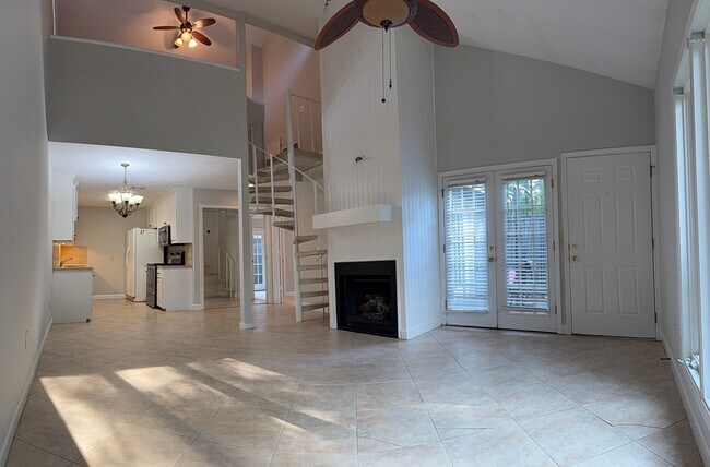 Building Photo - 200 Woodgreen Dr