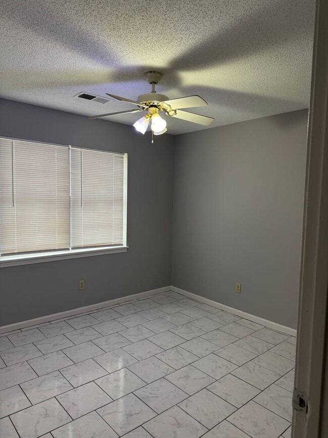 Building Photo - 331 E Gilmore St