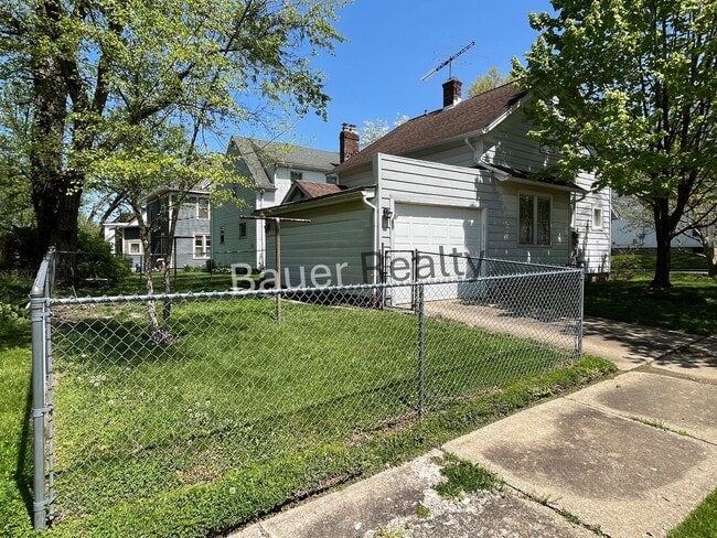 Building Photo - Two Bedroom Near Ashland University
