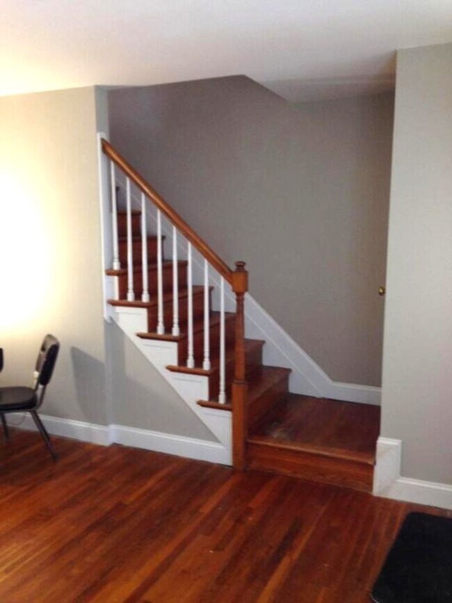 Foto del edificio - 3214 Wallford Dr