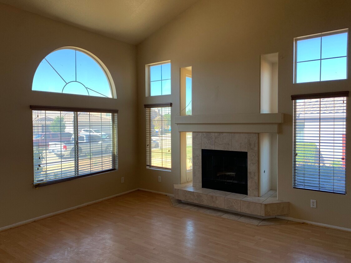 5725 Casita Ct, Palmdale, CA 93552 House Rental in Palmdale, CA