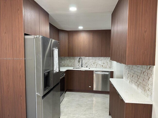 Foto del edificio - 1610 N 70th Ave