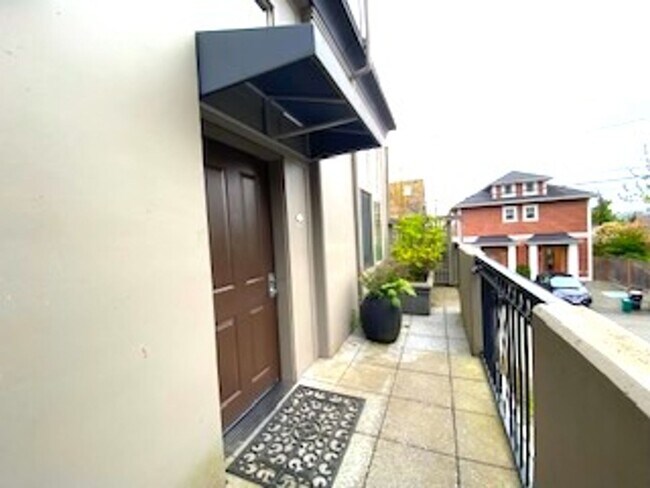 Foto del edificio - Sun-Filled Queen Anne Condo With Private E...