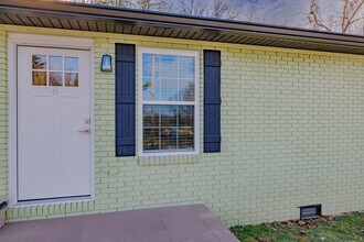 Building Photo - 800 Rolling Hills Dr