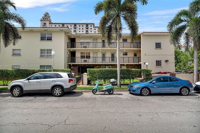 Building Photo - 318 Majorca Ave