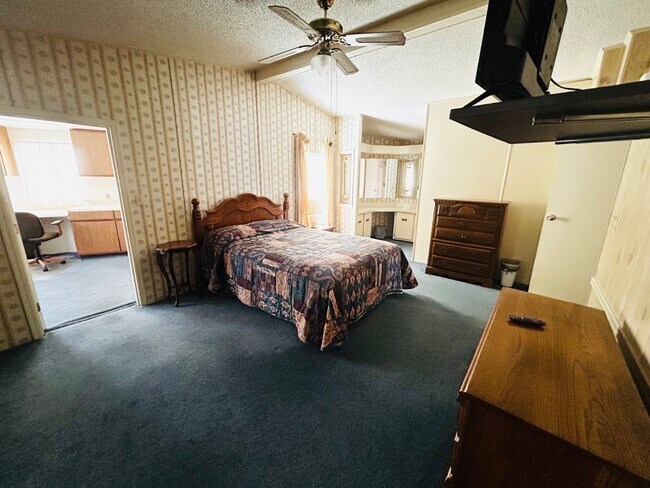 Foto del edificio - 6613 Kansas St
