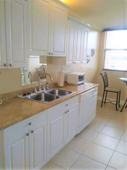 Foto del edificio - 100 Golden Isles Dr