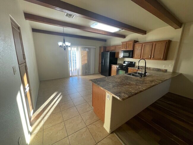 Building Photo - 2635 E Moonlight Way
