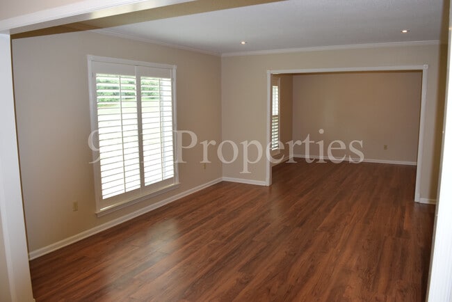 Building Photo - 8161 Pine Valley Ln