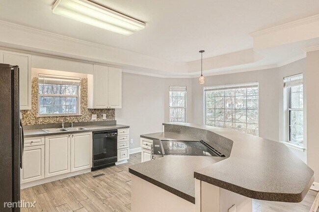4 br, 3 bath House - 9235 Raleigh Way UNIT photo'