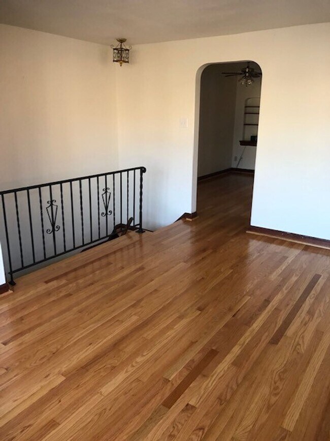 Foto del edificio - 5327 Jamieson Ave