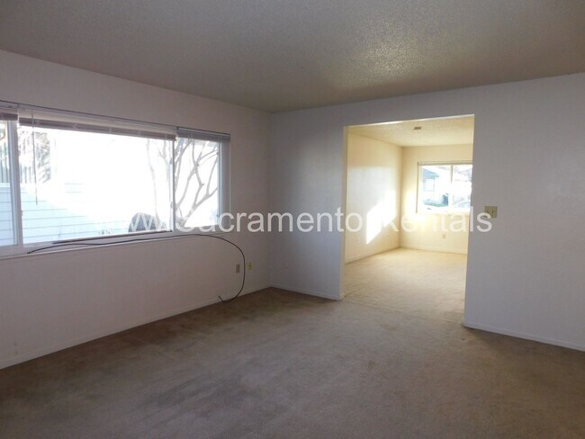 Building Photo - Spacious 2bd/1 ba Foothill Farms Duplex Wi...