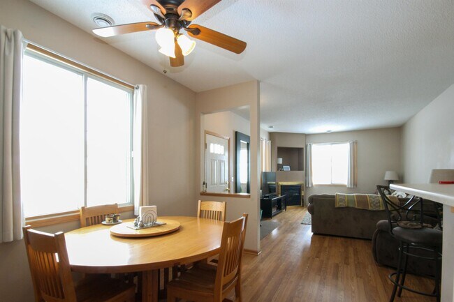 Foto del edificio - 1848 Mockingbird Ave