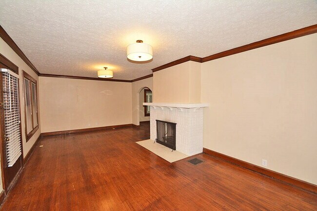 Foto del edificio - 4905 Broadway St