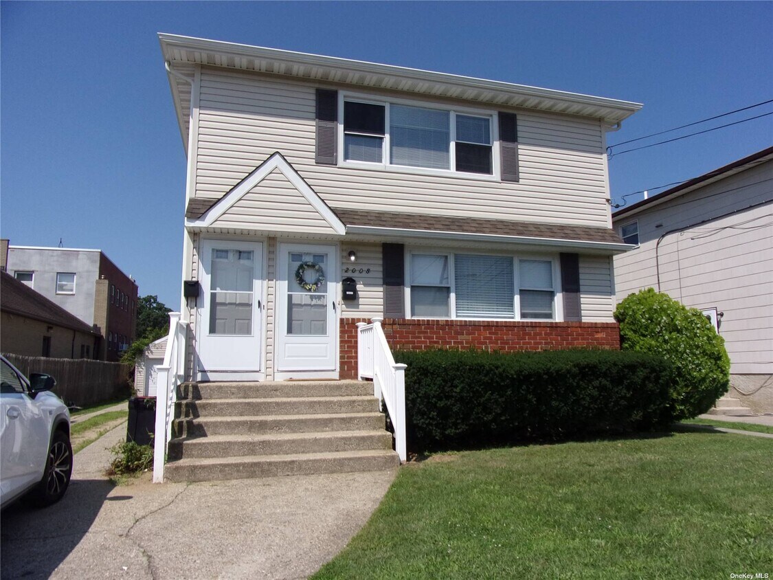 2008 Foreman Pl, Merrick, NY 11566 Townhome Rentals in Merrick NY