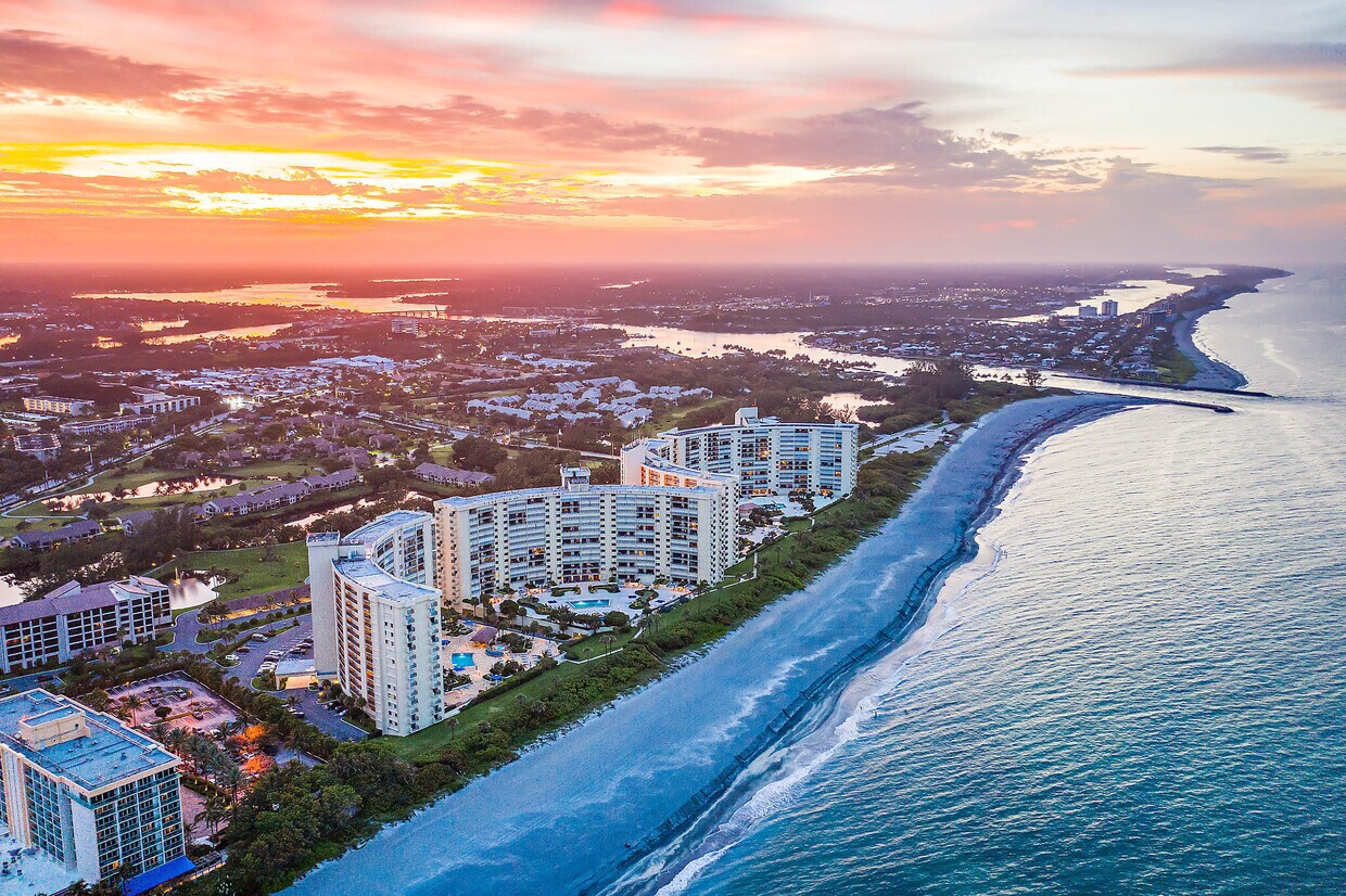 Foto principal - 300 Ocean Trail Way