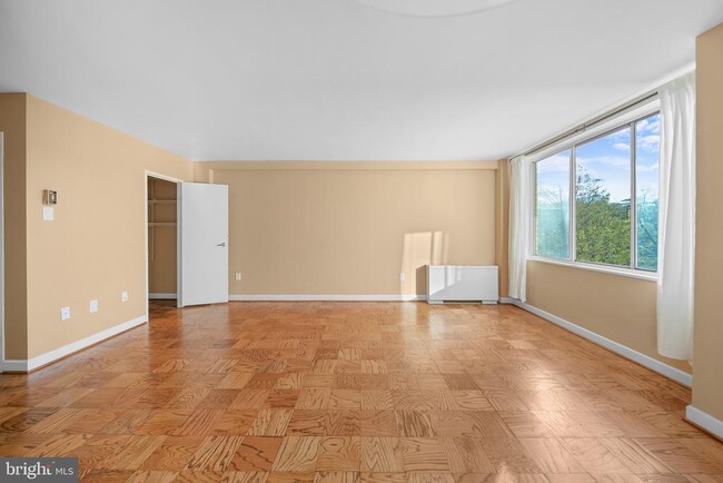 Foto del edificio - 6641 Wakefield Dr