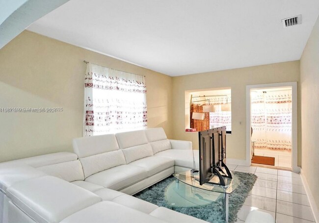 Foto del edificio - 1868 NW 64th St