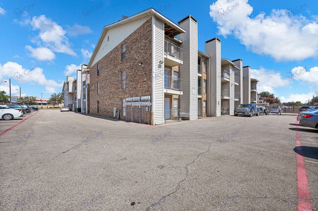 Foto del edificio - 9520 Royal Ln