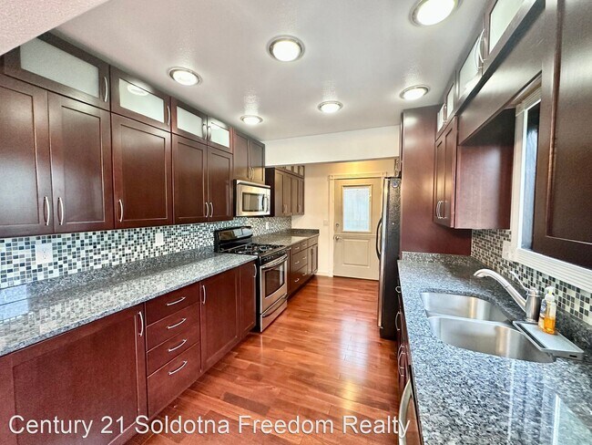 Building Photo - 3 br, 2 bath House - 295 N Brentwood