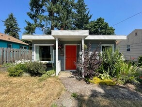 Building Photo - 8306 SE 62nd Ave