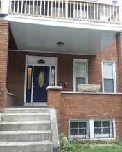 Building Photo - 2442 Lakeview Ave