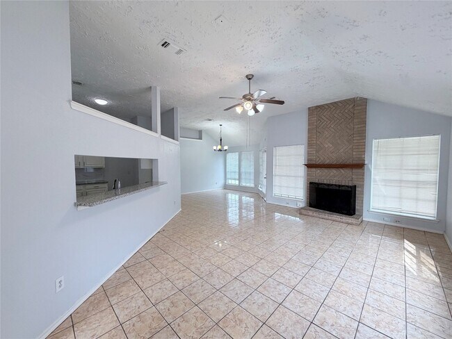 Foto del edificio - 5310 Park Shore Dr