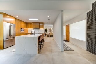 Building Photo - 303 Isolde Dr