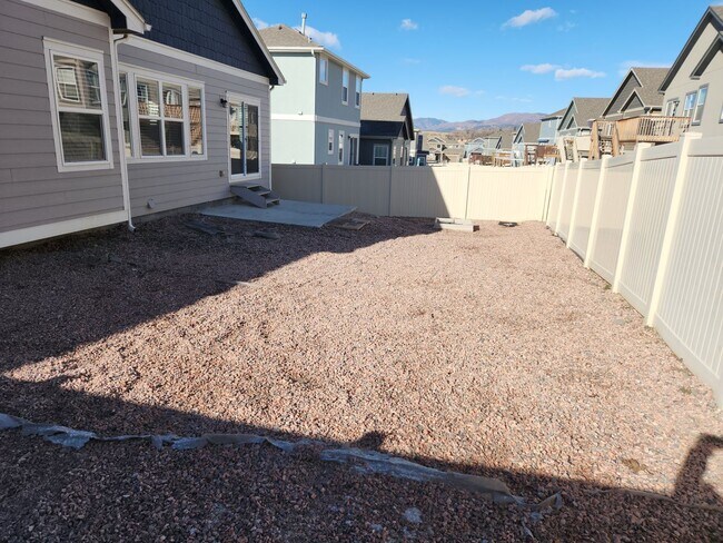 Building Photo - Broadmoor View Subdivision Rancher, Over 2,900 Sq. Ft.