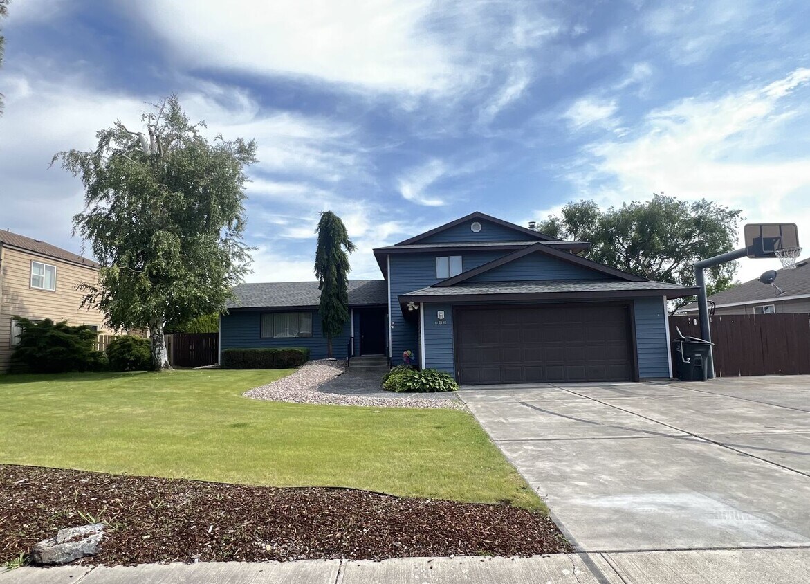Foto principal - Beautiful 4 Bedroom Home on the Lake