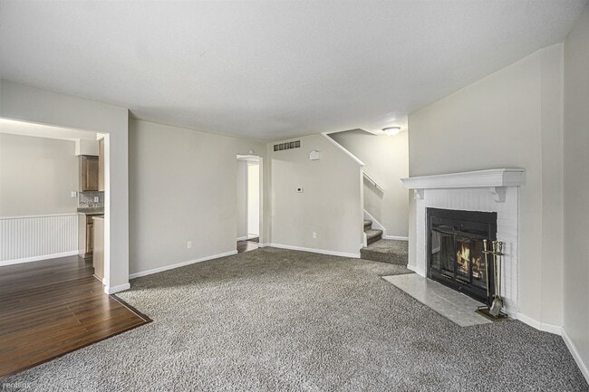 Building Photo - 3 br, 1.5 bath Condo - 3385 Scots Pine Way