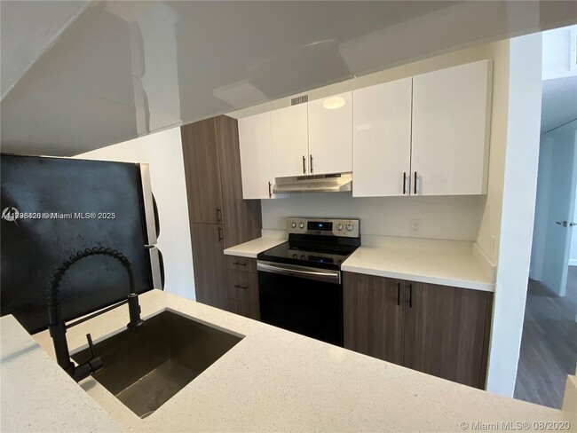 Foto del edificio - 4341 W McNab Rd