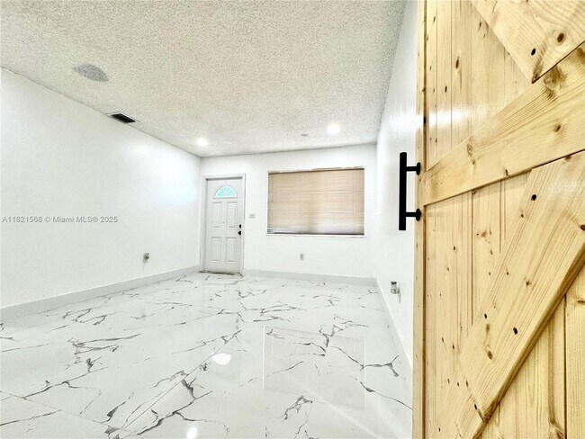 Foto del edificio - 10365 SW 149th Terrace