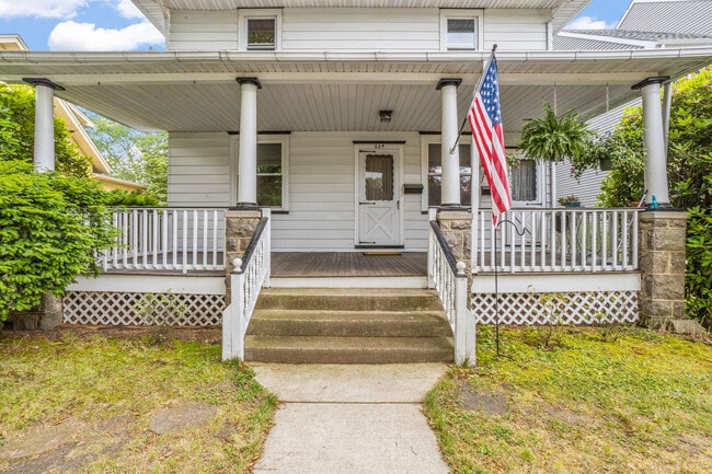 Building Photo - 624 Thomas Ave