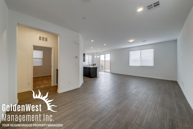 Building Photo - Marvelous Fully Upgraded 3Bdm 3Ba Loft Hom...