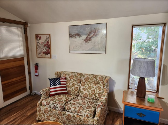 Building Photo - 370 S 5th St