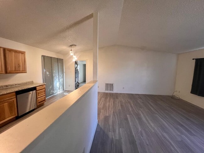 Building Photo - 474 Royal Ann Way